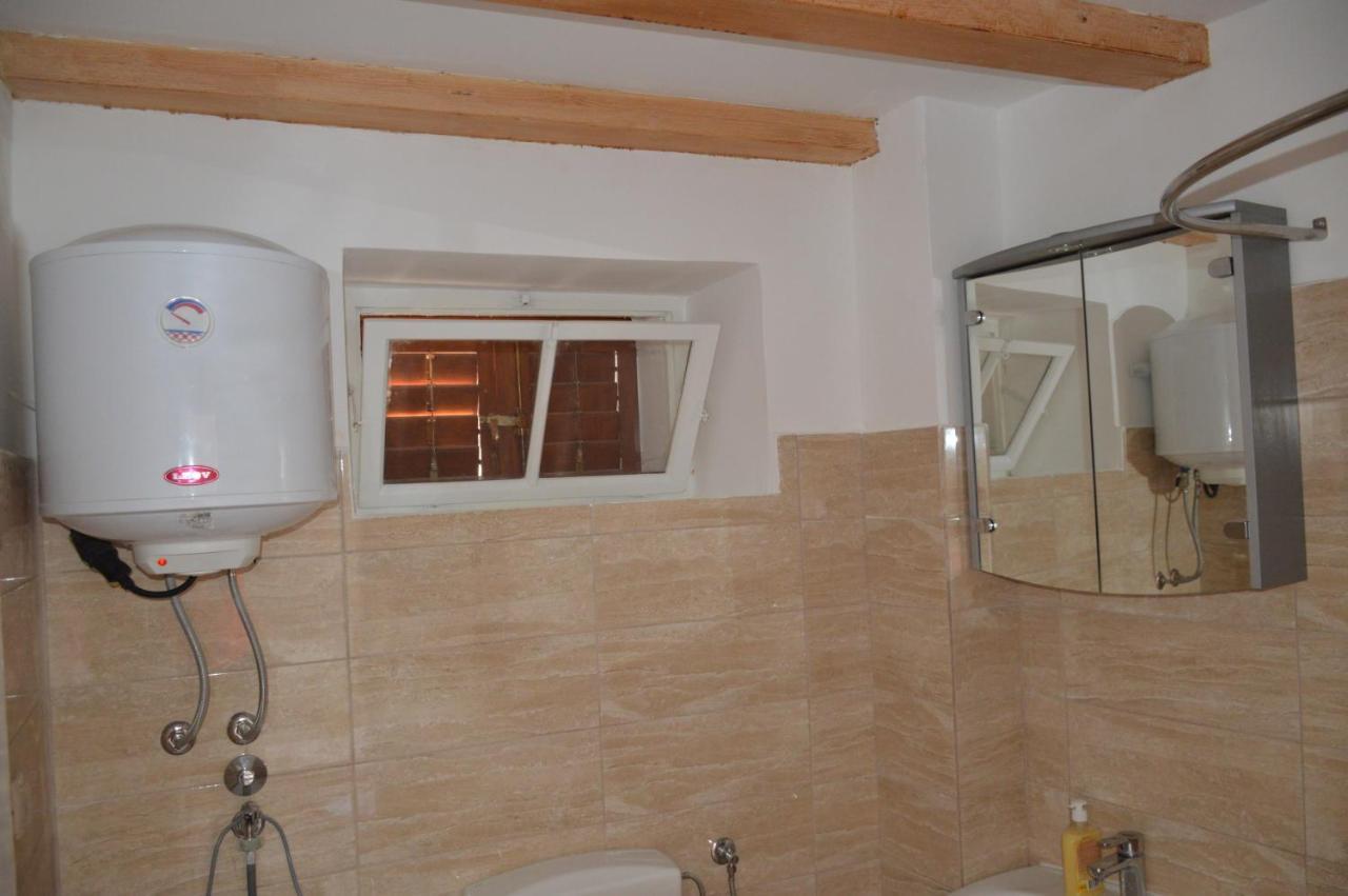 Studio Apartman Kata Prvic Sepurine Exterior photo